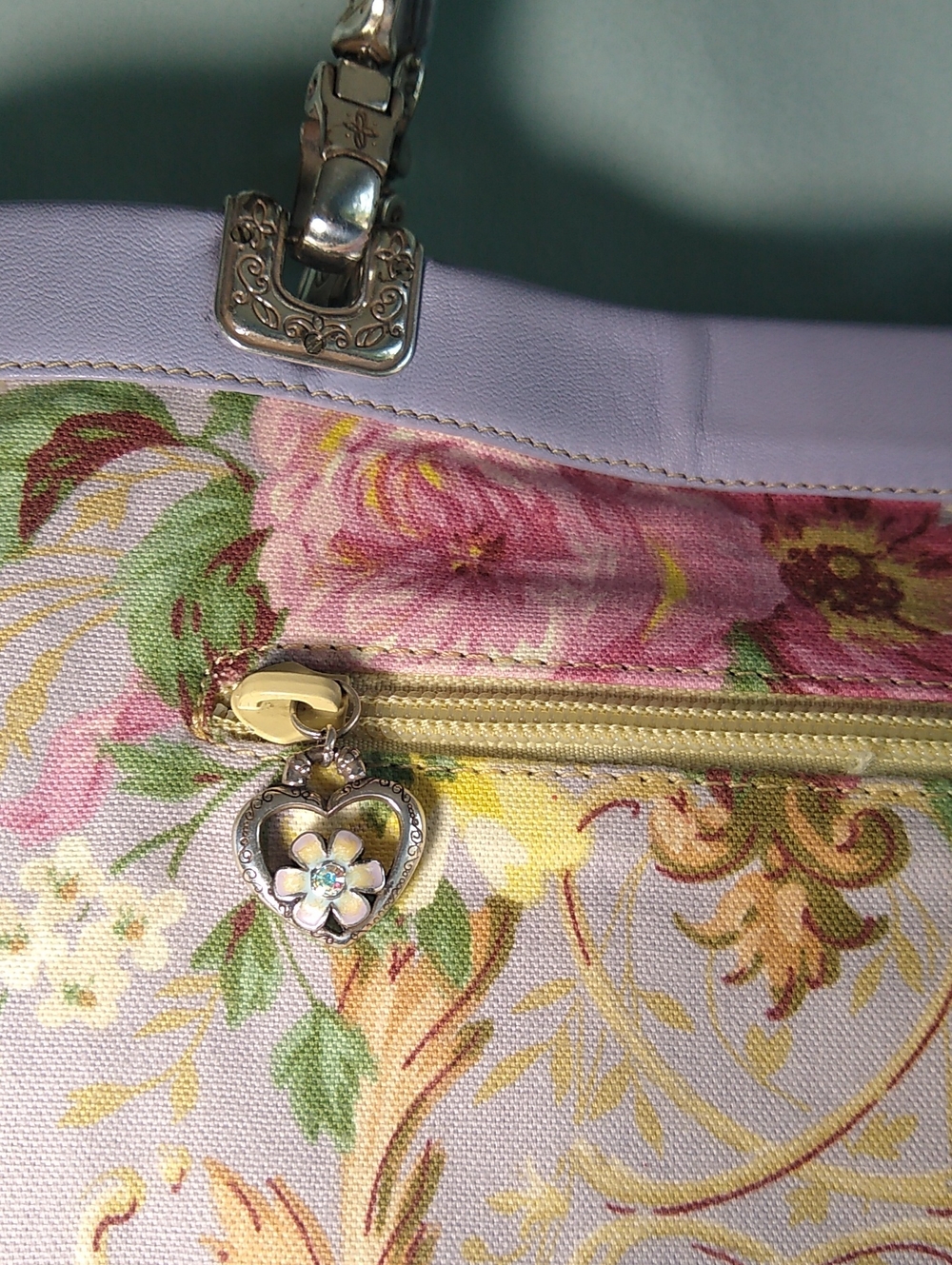 Brighton Reversible small tote handbag 'Lover's in a garden Paris' lining - Picture 13 of 16